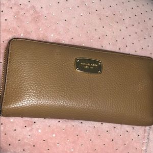Michael kors wallet
